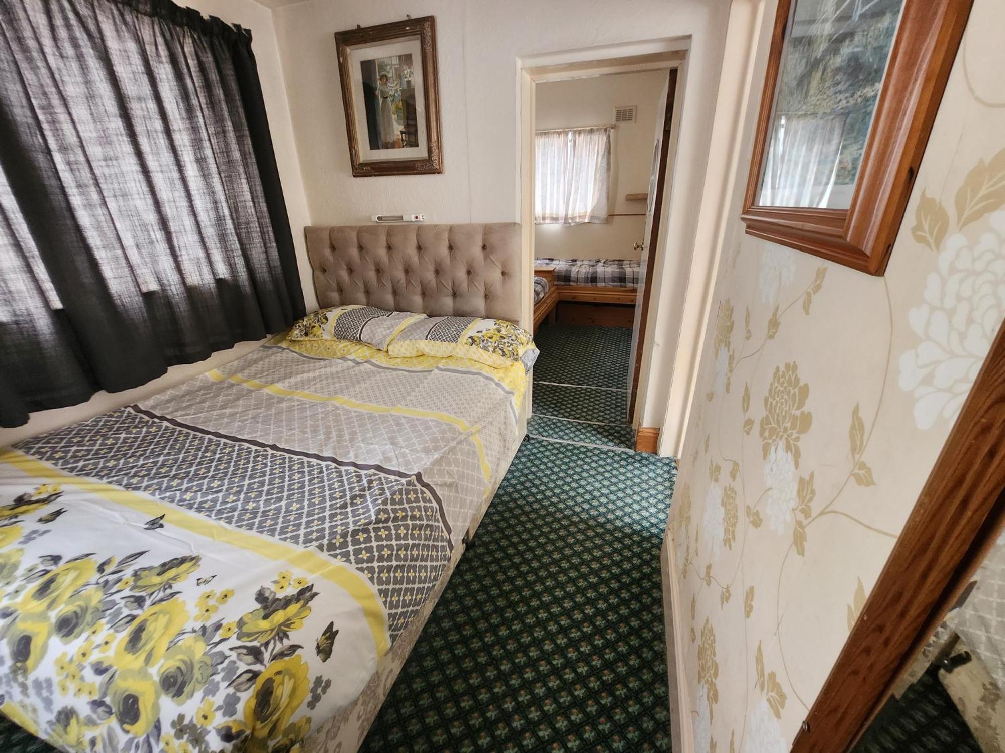 Queens Guest House Бистон Экстерьер фото