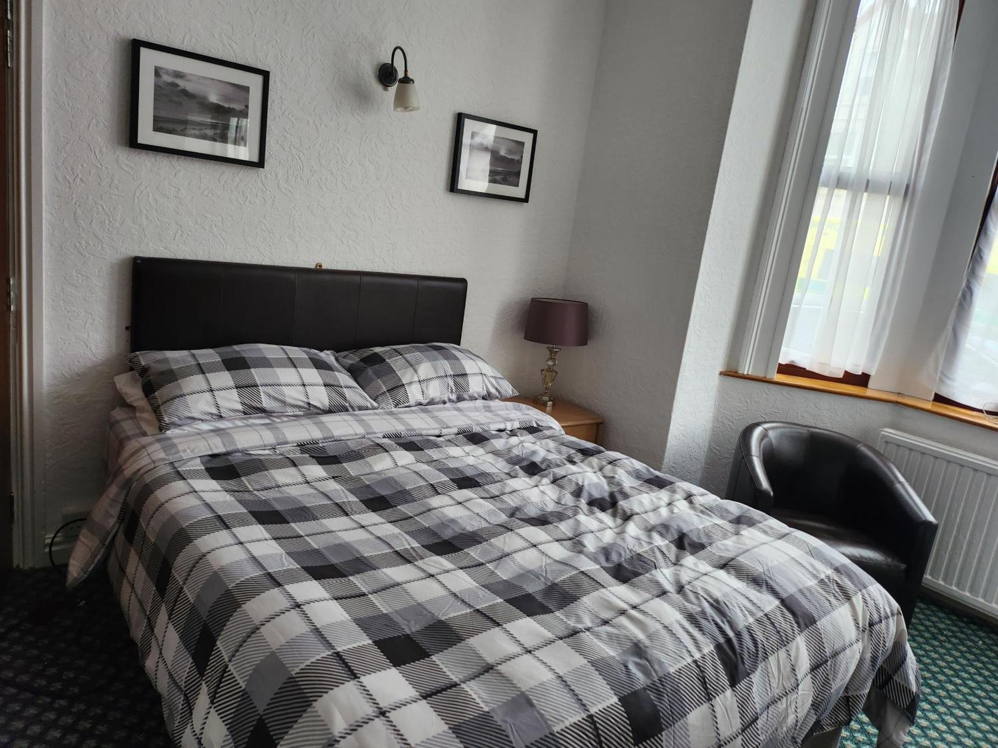 Queens Guest House Бистон Экстерьер фото